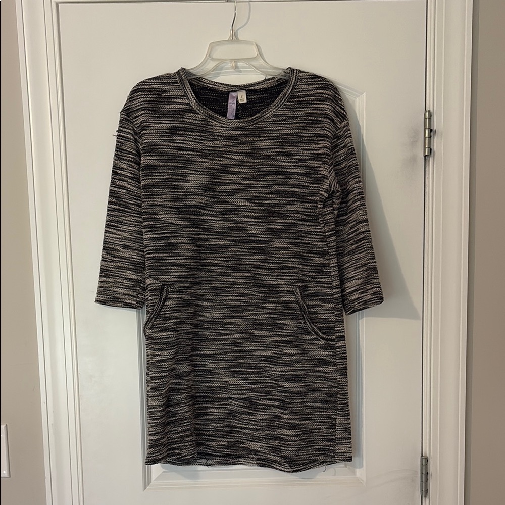 Alya Black and White Knit Top